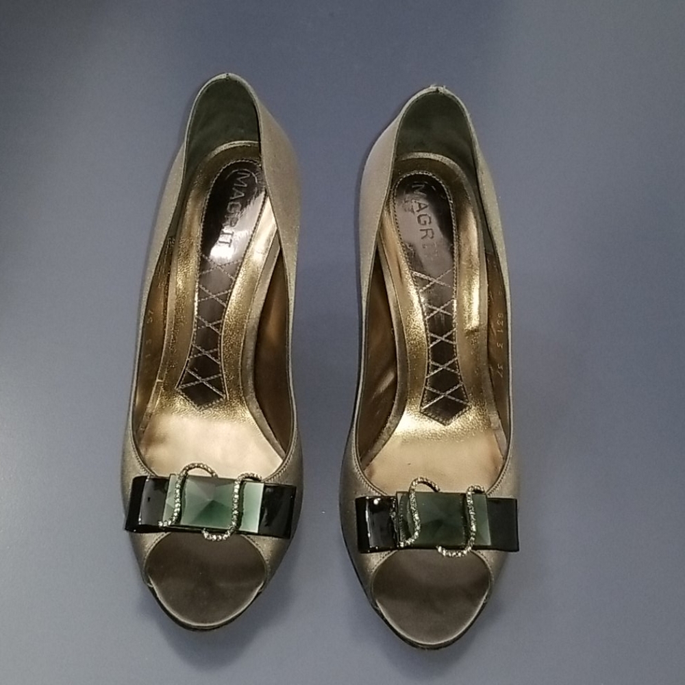 Magrit Gray satin peep toe pumps
